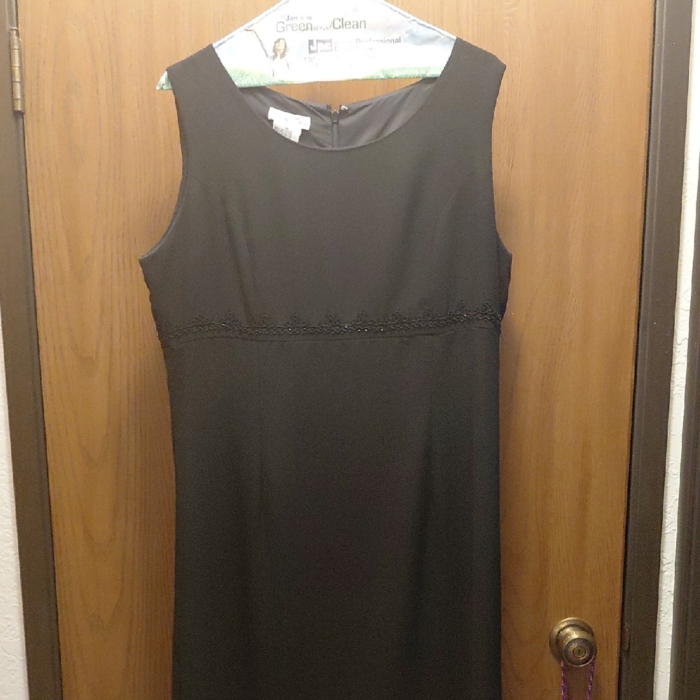 Elegant Black Sleeveless Dress
